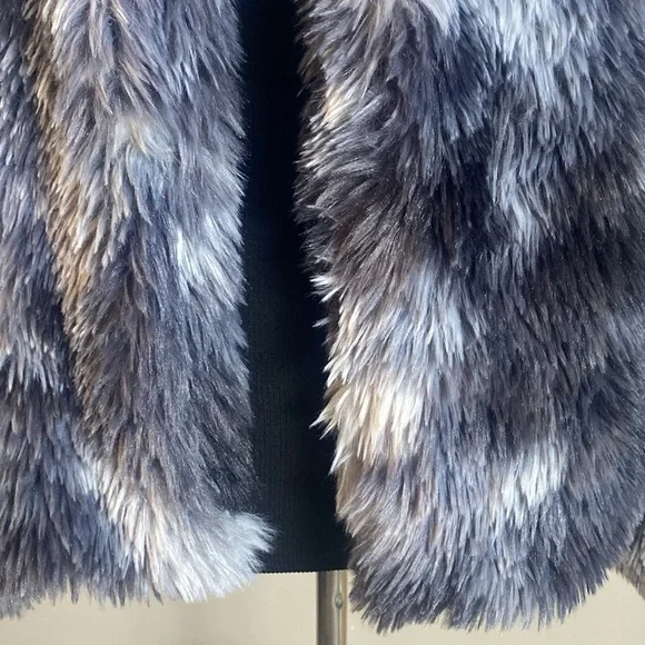 Wild Fable Faux Fur Open Front Jacket Black Gray & White Sz L NWT - Picture 3 of 6